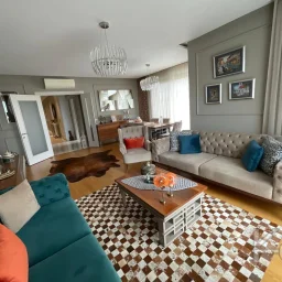 Laci̇vertcadde Suadi̇ye Bağdat Cad. Çok Yakin 5 Yillik 110m² Net