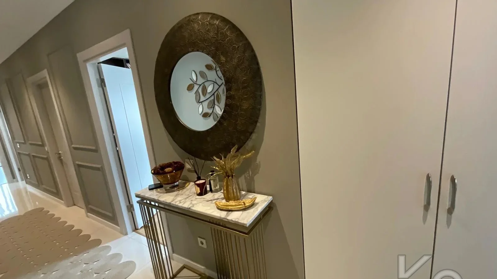 Laci̇vertcadde Suadi̇ye Bağdat Cad. Çok Yakin 5 Yillik 110m² Net