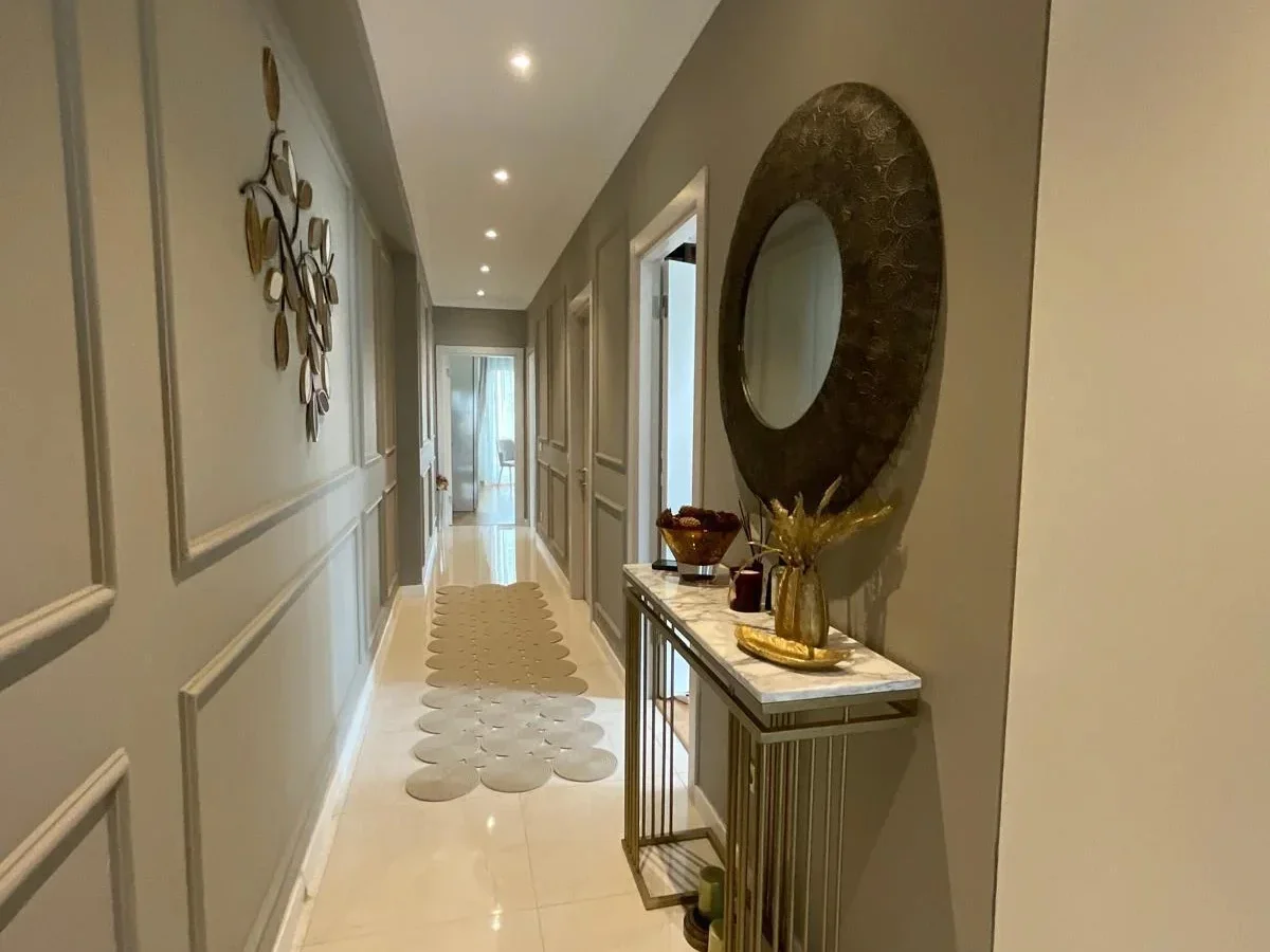 Laci̇vertcadde Suadi̇ye Bağdat Cad. Çok Yakin 5 Yillik 110m² Net