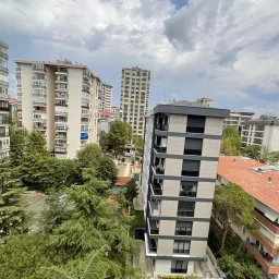 Laci̇vertcadde Suadi̇ye Bağdat Cad. Çok Yakin 5 Yillik 110m² Net