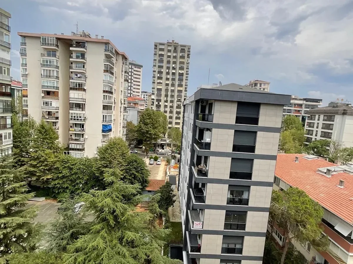 Laci̇vertcadde Suadi̇ye Bağdat Cad. Çok Yakin 5 Yillik 110m² Net