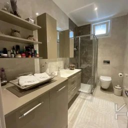 Laci̇vertcadde Suadi̇ye Bağdat Cad. Çok Yakin 5 Yillik 110m² Net