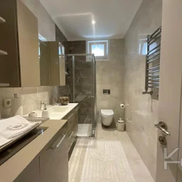 Laci̇vertcadde Suadi̇ye Bağdat Cad. Çok Yakin 5 Yillik 110m² Net