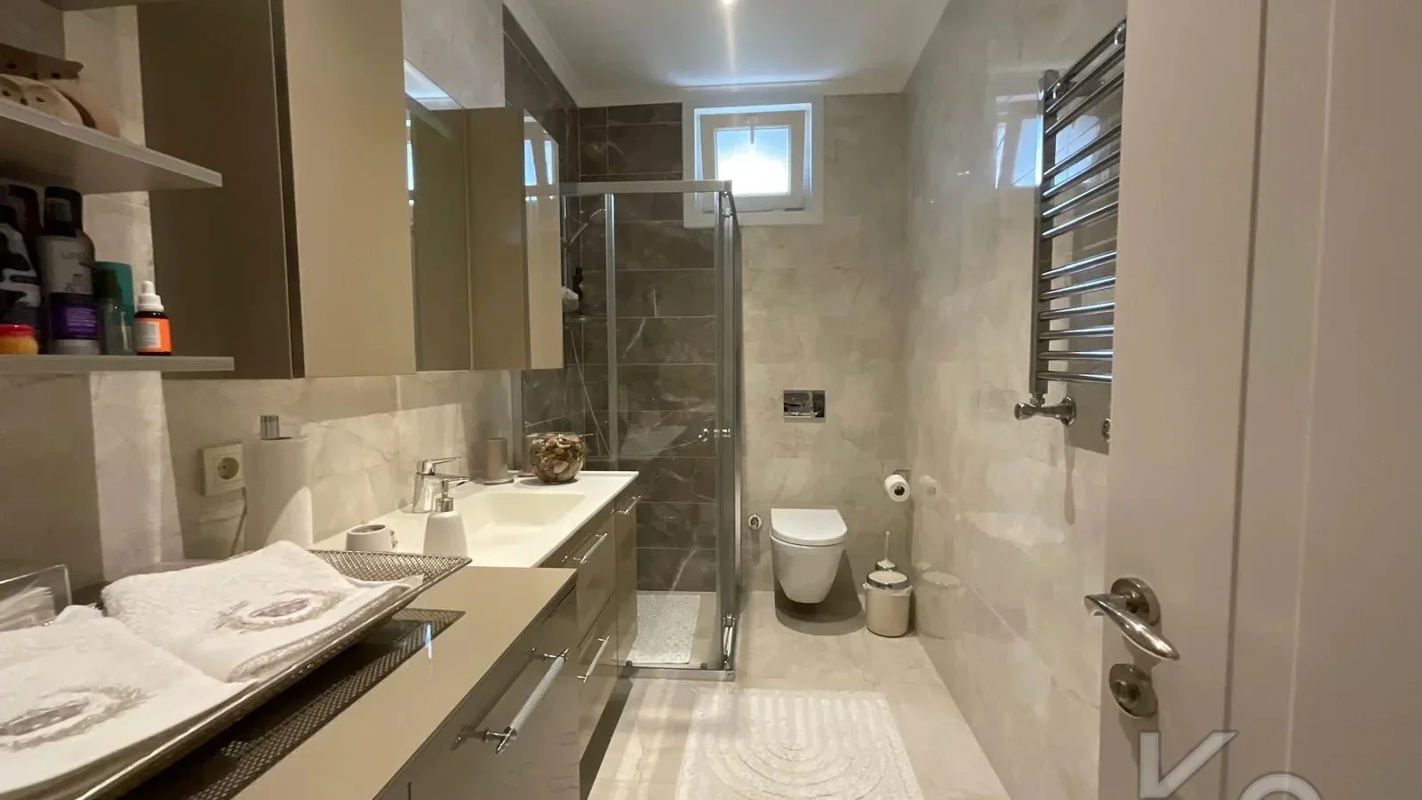 Laci̇vertcadde Suadi̇ye Bağdat Cad. Çok Yakin 5 Yillik 110m² Net
