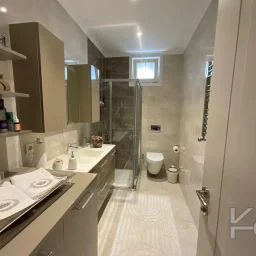 Laci̇vertcadde Suadi̇ye Bağdat Cad. Çok Yakin 5 Yillik 110m² Net