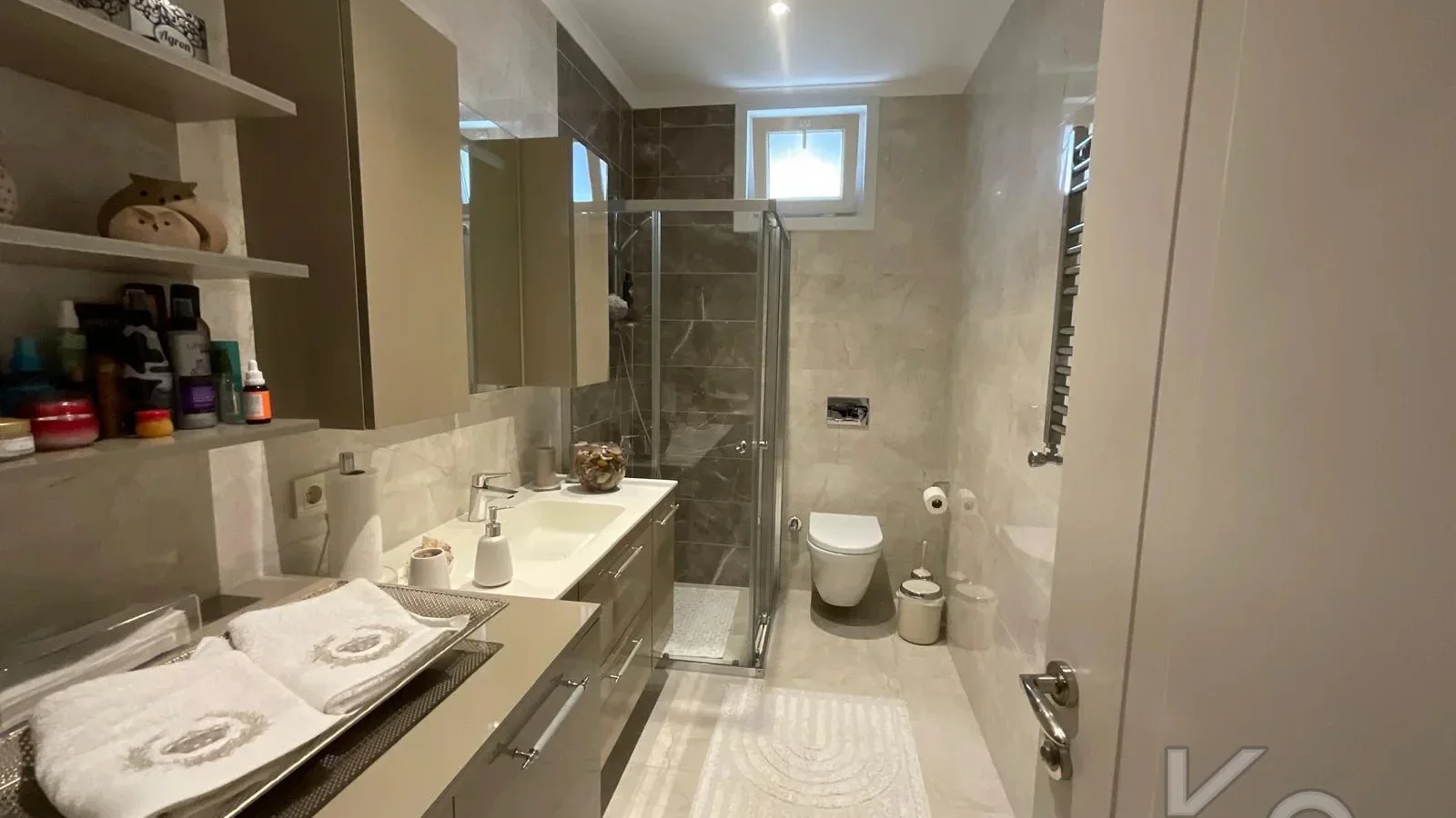 Laci̇vertcadde Suadi̇ye Bağdat Cad. Çok Yakin 5 Yillik 110m² Net