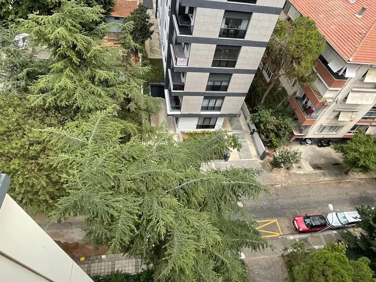 Laci̇vertcadde Suadi̇ye Bağdat Cad. Çok Yakin 5 Yillik 110m² Net