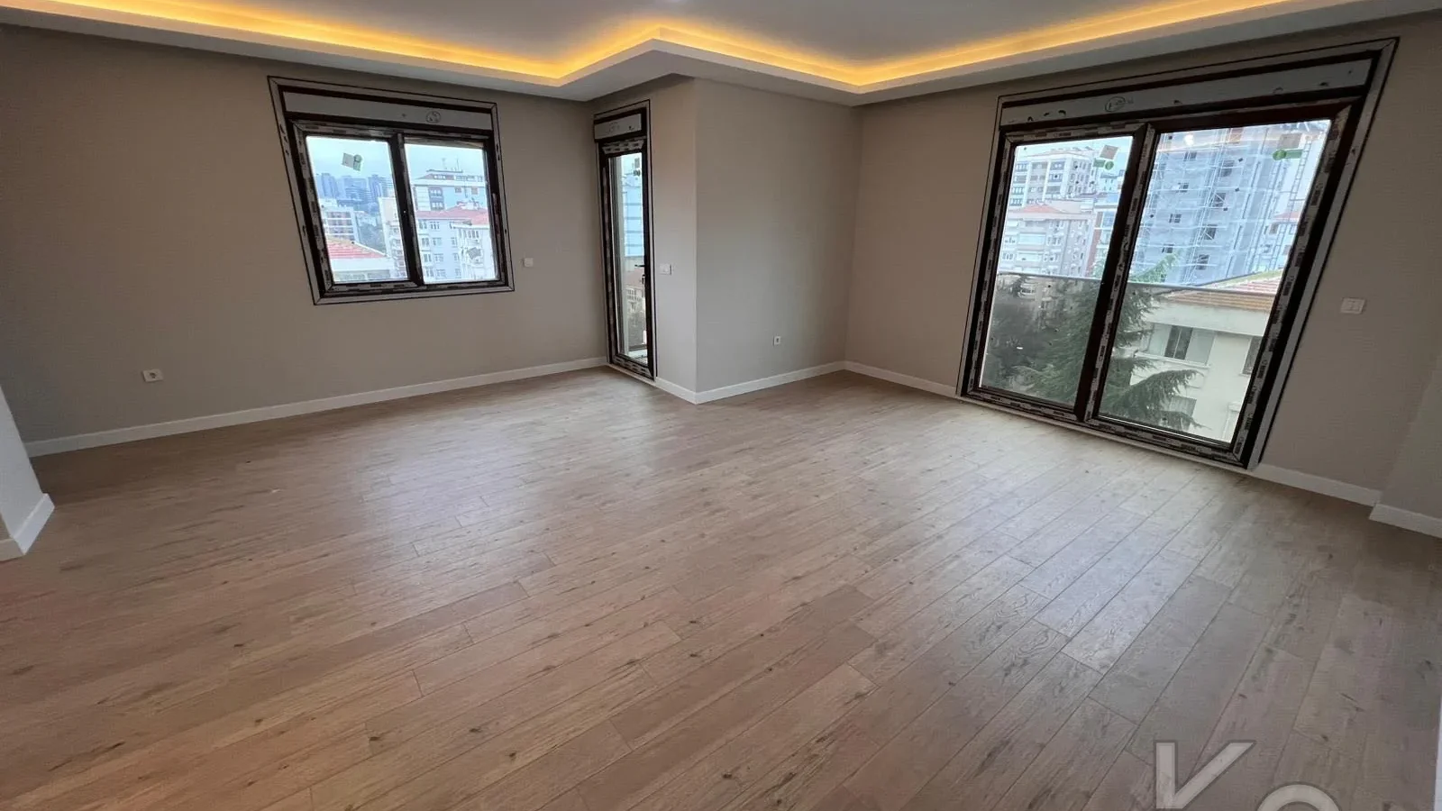 Sağlam'dan Feneryolun'da Oturuma Hazir 3+1 Geni̇ş Satilik Dai̇re!!