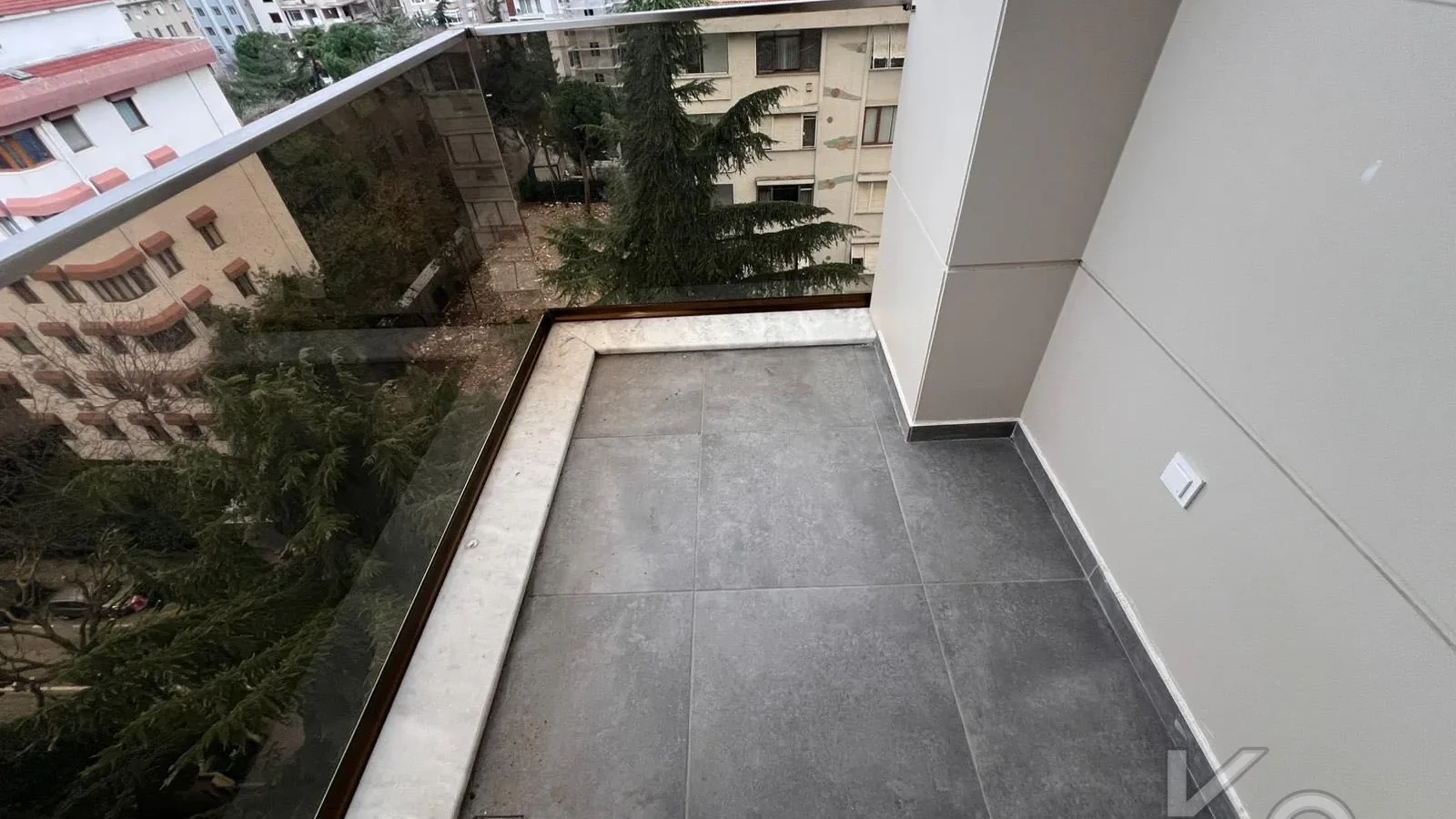 Sağlam'dan Feneryolun'da Oturuma Hazir 3+1 Geni̇ş Satilik Dai̇re!!