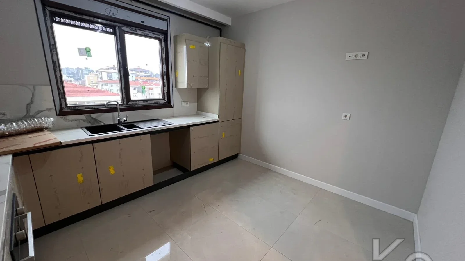 Sağlam'dan Feneryolun'da Oturuma Hazir 3+1 Geni̇ş Satilik Dai̇re!!