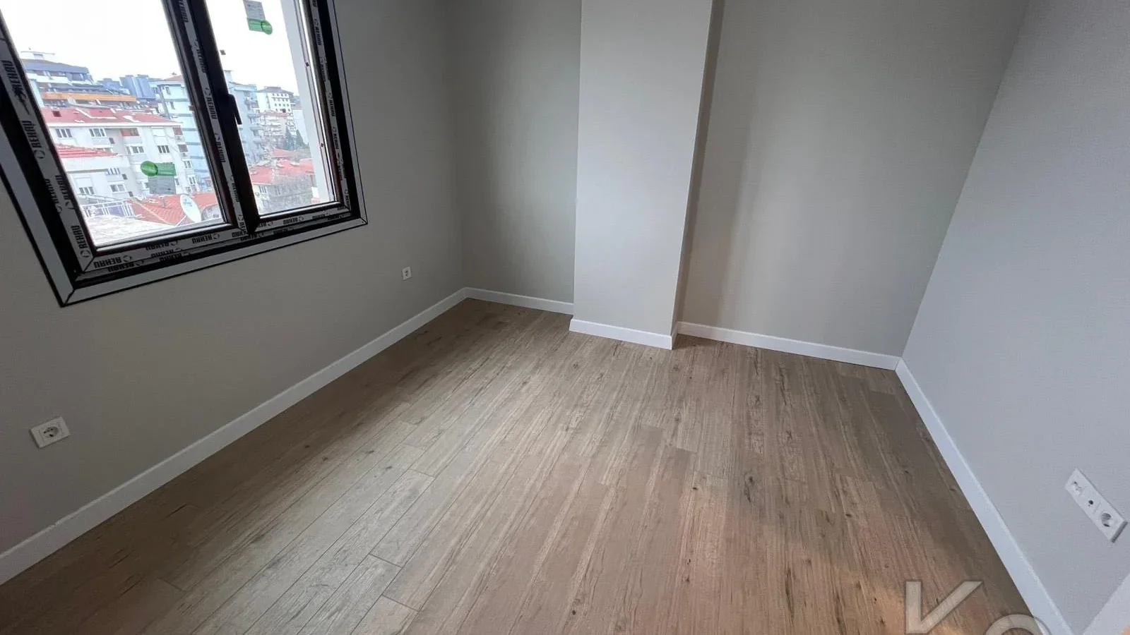 Sağlam'dan Feneryolun'da Oturuma Hazir 3+1 Geni̇ş Satilik Dai̇re!!