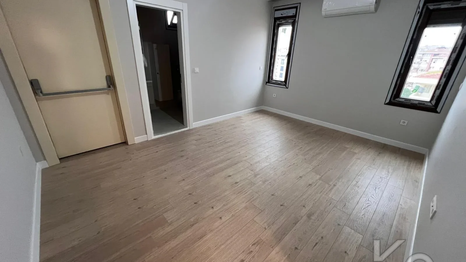 Sağlam'dan Feneryolun'da Oturuma Hazir 3+1 Geni̇ş Satilik Dai̇re!!
