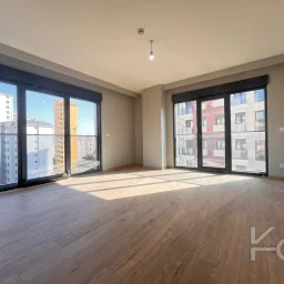 Laci̇vertcadde Bostanci'da 7/24 Güvenlikli Balkonlu Ebeveynli 75m² Net 2+1