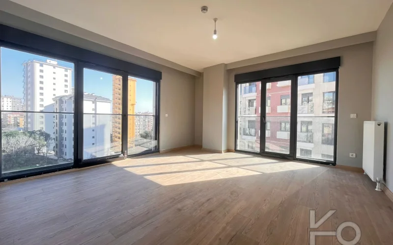 Laci̇vertcadde Bostanci'da 7/24 Güvenlikli Balkonlu Ebeveynli 75m² Net 2+1