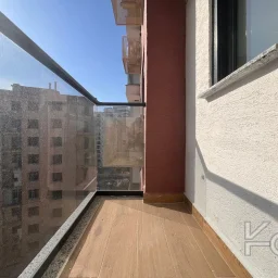 Laci̇vertcadde Bostanci'da 7/24 Güvenlikli Balkonlu Ebeveynli 75m² Net 2+1