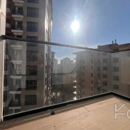 Laci̇vertcadde Bostanci'da 7/24 Güvenlikli Balkonlu Ebeveynli 75m² Net 2+1
