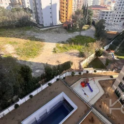 Laci̇vertcadde Bostanci'da 7/24 Güvenlikli Balkonlu Ebeveynli 75m² Net 2+1