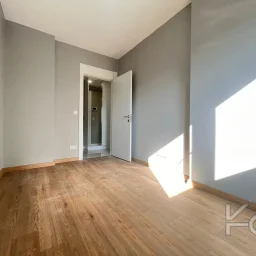 Laci̇vertcadde Bostanci'da 7/24 Güvenlikli Balkonlu Ebeveynli 75m² Net 2+1