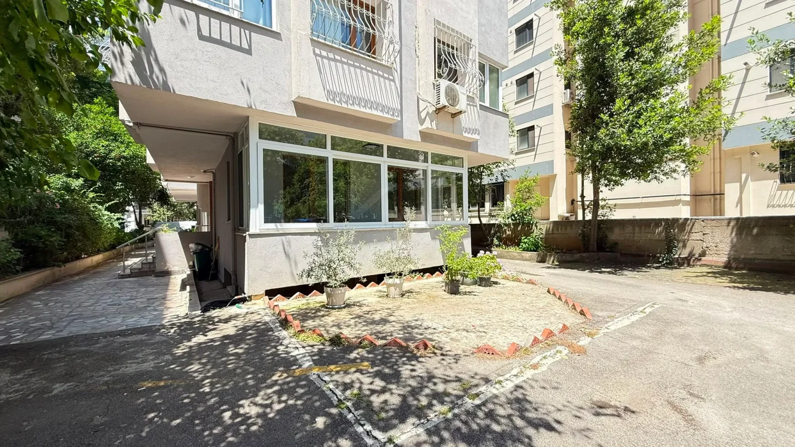 Academy Suadiye Cami Sokak 3+1 Satılık Daire Yüksek Giriş