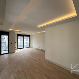 Laci̇vertcadde Suadi̇ye Bağdat Yakini Balkonlu Sifir