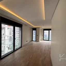 Laci̇vertcadde Suadi̇ye Bağdat Yakini Balkonlu Sifir
