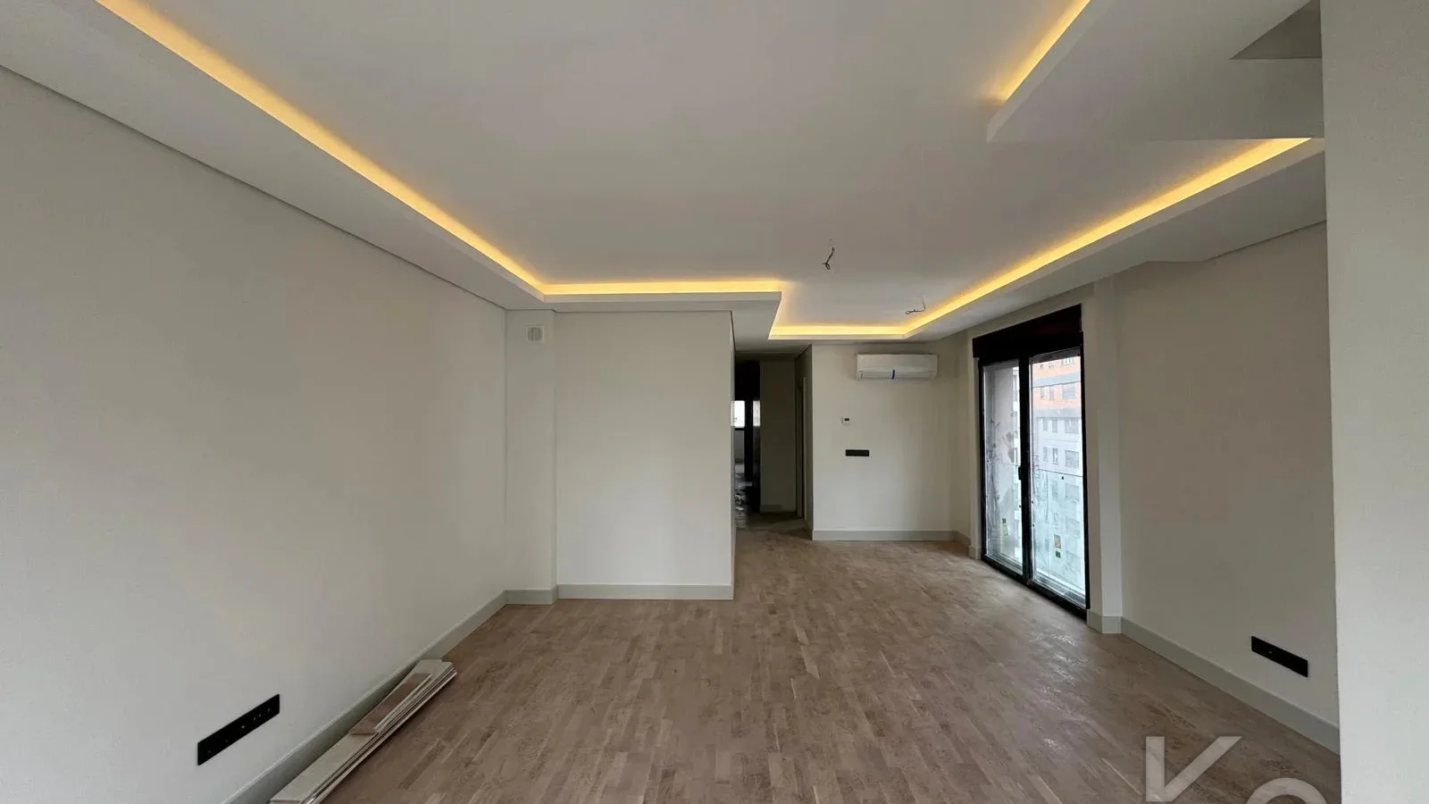 Laci̇vertcadde Suadi̇ye Bağdat Yakini Balkonlu Sifir