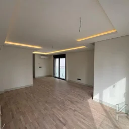 Laci̇vertcadde Suadi̇ye Bağdat Yakini Balkonlu Sifir
