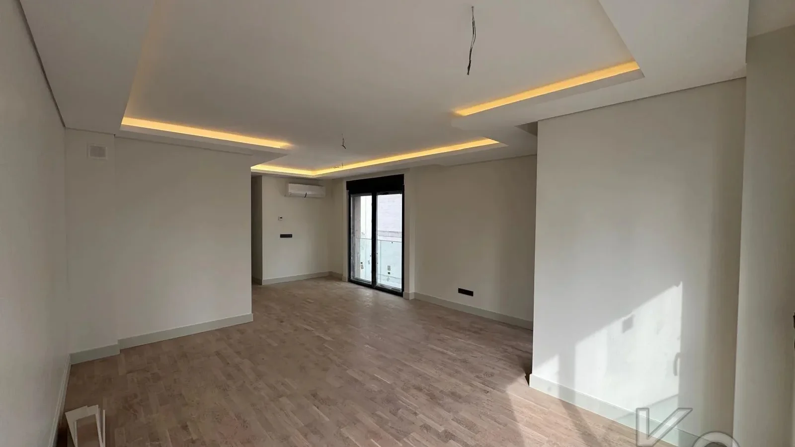 Laci̇vertcadde Suadi̇ye Bağdat Yakini Balkonlu Sifir