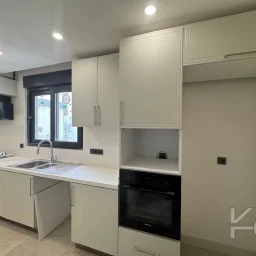 Laci̇vertcadde Suadi̇ye Bağdat Yakini Balkonlu Sifir
