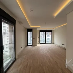 Laci̇vertcadde Suadi̇ye Bağdat Yakini Balkonlu Sifir