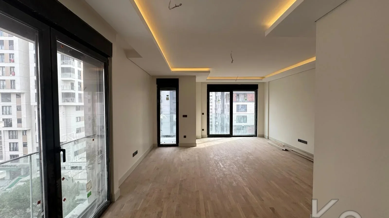 Laci̇vertcadde Suadi̇ye Bağdat Yakini Balkonlu Sifir