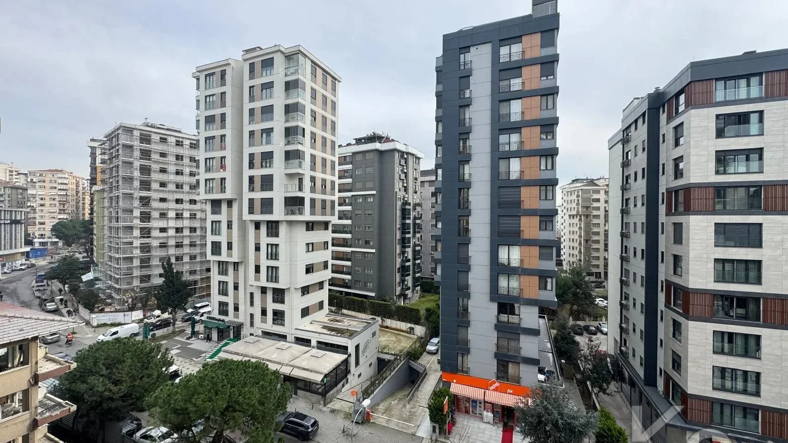 Laci̇vertcadde Suadi̇ye Bağdat Yakini Balkonlu Sifir