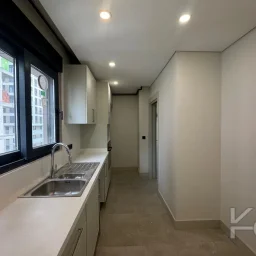 Laci̇vertcadde Suadi̇ye Bağdat Yakini Balkonlu Sifir