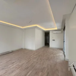 Laci̇vertcadde Suadi̇ye Bağdat Yakini Balkonlu Sifir