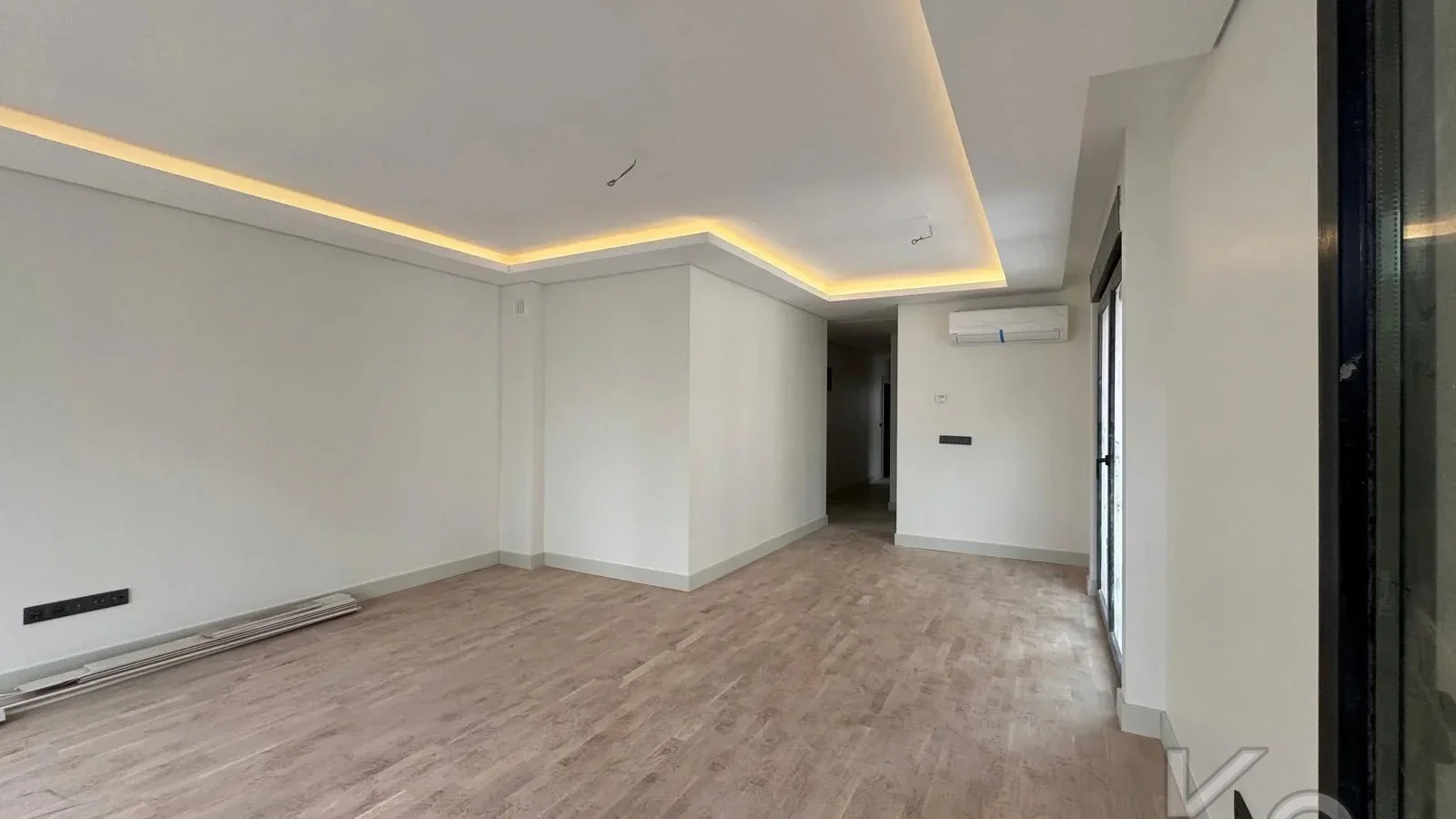 Laci̇vertcadde Suadi̇ye Bağdat Yakini Balkonlu Sifir