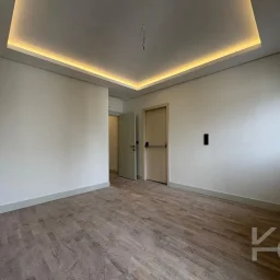 Laci̇vertcadde Suadi̇ye Bağdat Yakini Balkonlu Sifir