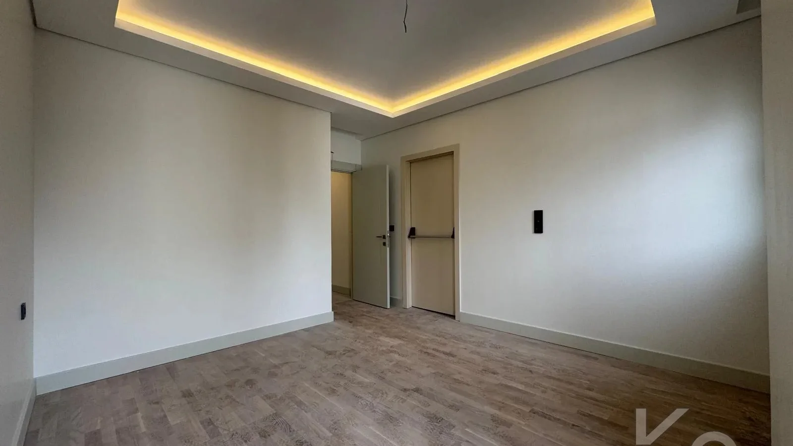 Laci̇vertcadde Suadi̇ye Bağdat Yakini Balkonlu Sifir