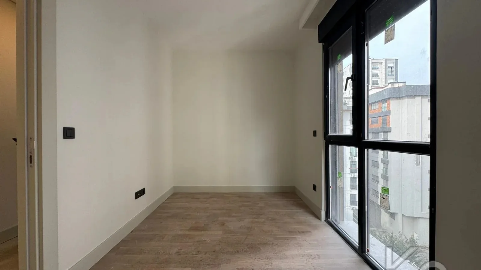 Laci̇vertcadde Suadi̇ye Bağdat Yakini Balkonlu Sifir
