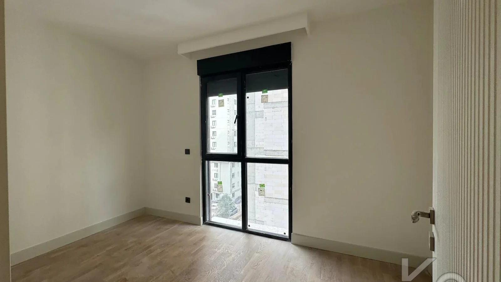Laci̇vertcadde Suadi̇ye Bağdat Yakini Balkonlu Sifir
