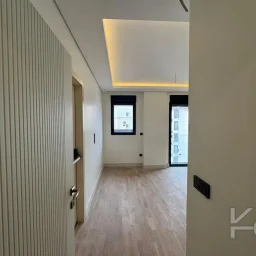 Laci̇vertcadde Suadi̇ye Bağdat Yakini Balkonlu Sifir