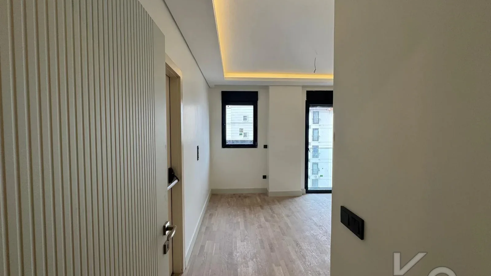 Laci̇vertcadde Suadi̇ye Bağdat Yakini Balkonlu Sifir