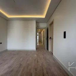 Laci̇vertcadde Suadi̇ye Bağdat Yakini Balkonlu Sifir