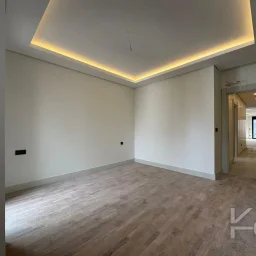 Laci̇vertcadde Suadi̇ye Bağdat Yakini Balkonlu Sifir