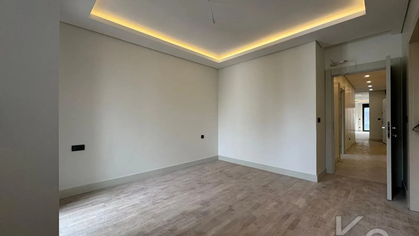 Laci̇vertcadde Suadi̇ye Bağdat Yakini Balkonlu Sifir