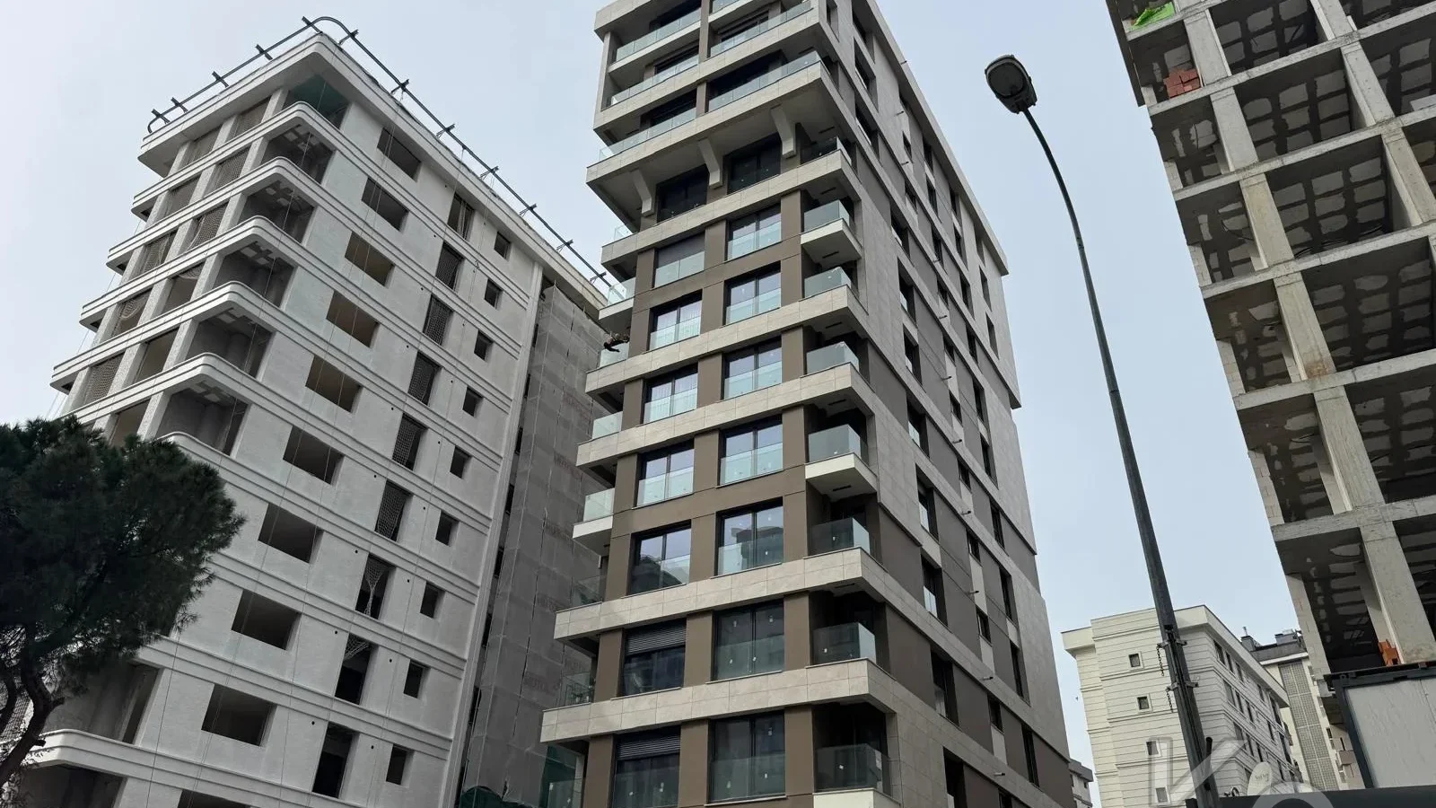 Laci̇vertcadde Suadi̇ye Bağdat Yakini Balkonlu Sifir