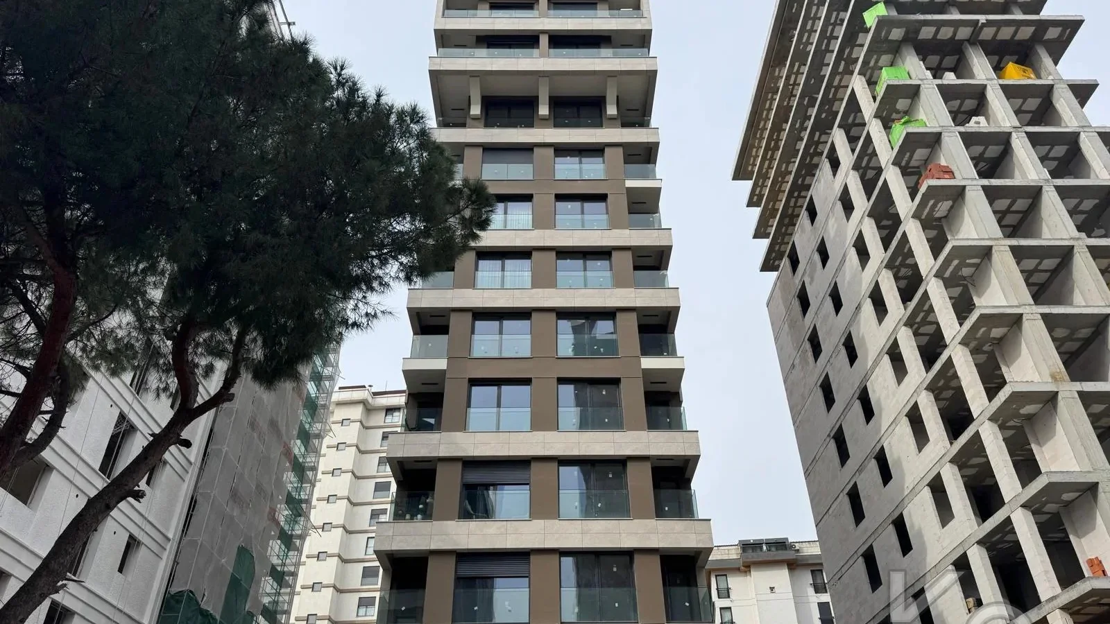 Laci̇vertcadde Suadi̇ye Bağdat Yakini Balkonlu Sifir