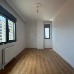 Lacivertcadde Erenköy’de Satılık 3 Cepheli Ebeveynli Balkonlu 110m² Net 3+1