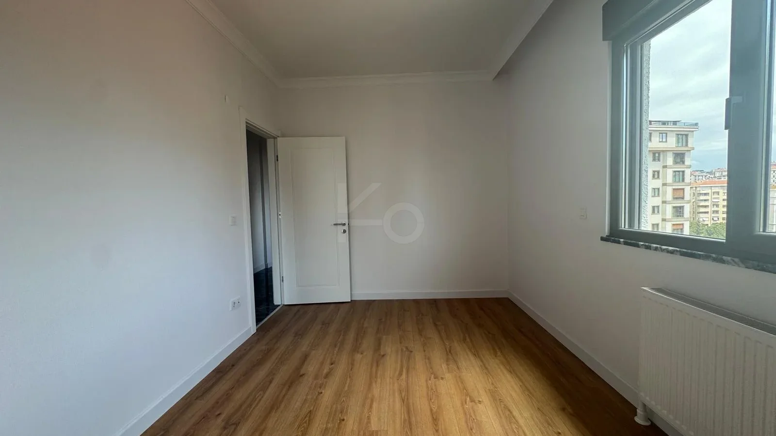 Lacivertcadde Erenköy’de Satılık 3 Cepheli Ebeveynli Balkonlu 110m² Net 3+1
