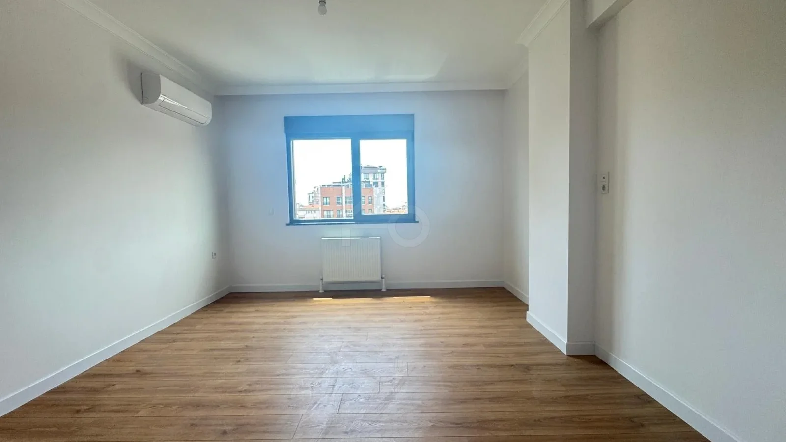 Lacivertcadde Erenköy’de Satılık 3 Cepheli Ebeveynli Balkonlu 110m² Net 3+1
