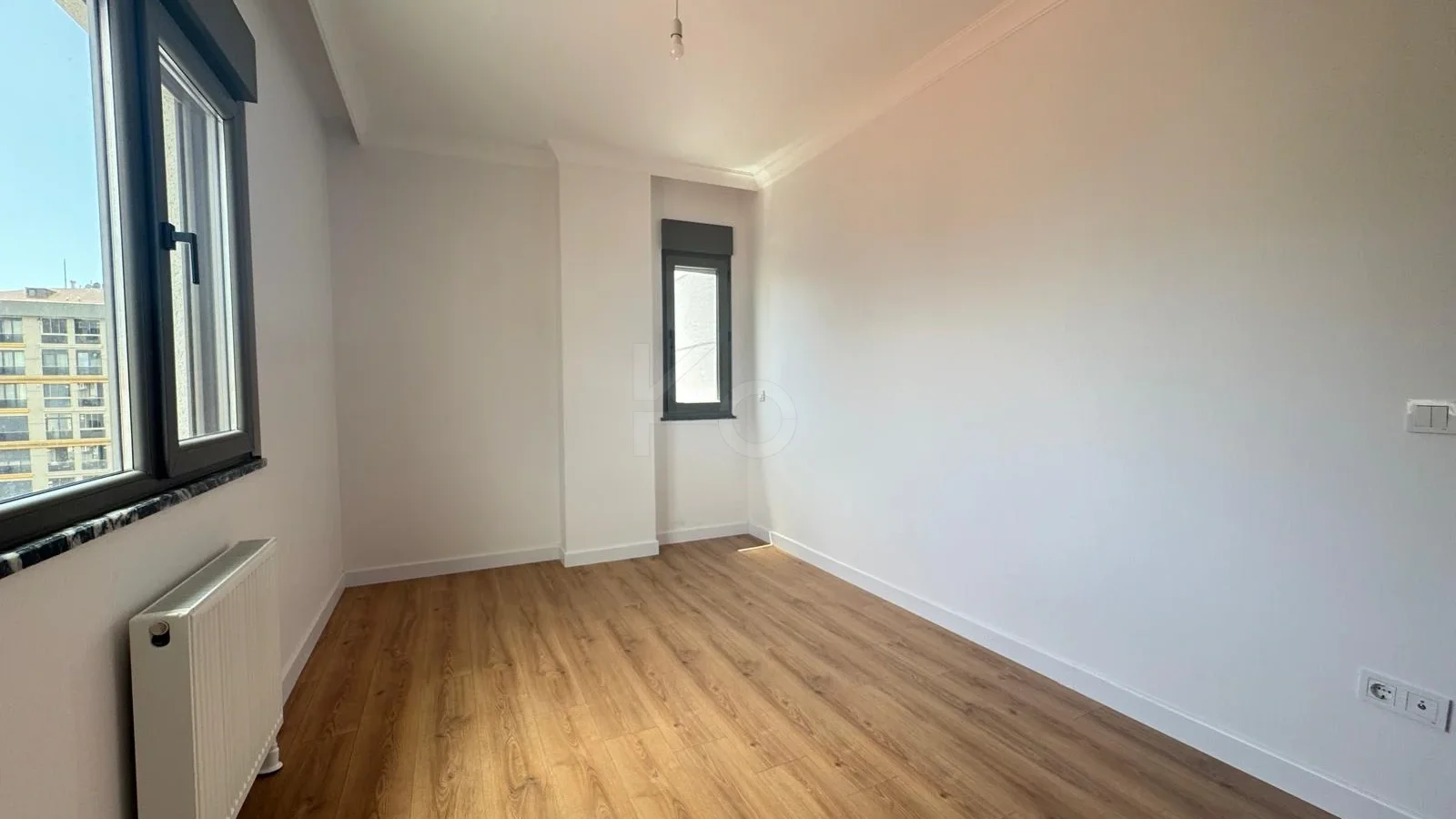 Lacivertcadde Erenköy’de Satılık 3 Cepheli Ebeveynli Balkonlu 110m² Net 3+1